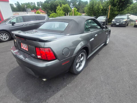 2004 Ford Mustang GT Deluxe