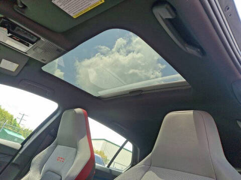 2025 Volkswagen Golf GTI SE