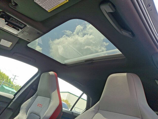 2025 Volkswagen Golf GTI SE