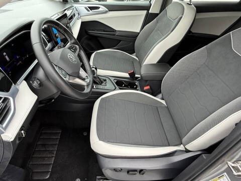 2025 Volkswagen Taos SE