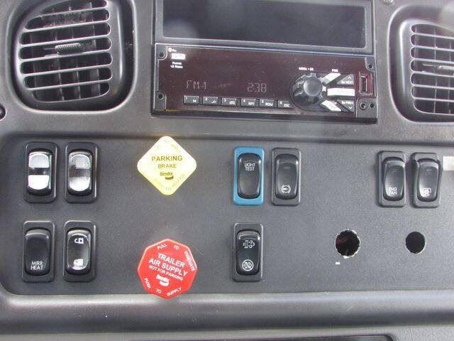 2014 Freightliner M2 106