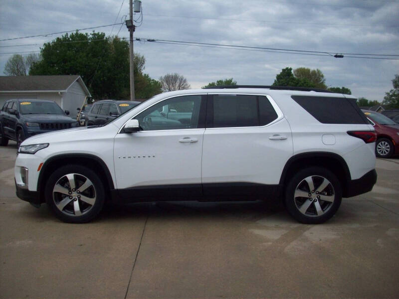 Used 2023 Chevrolet Traverse 3LT with VIN 1GNEVHKW0PJ151990 for sale in Kansas City