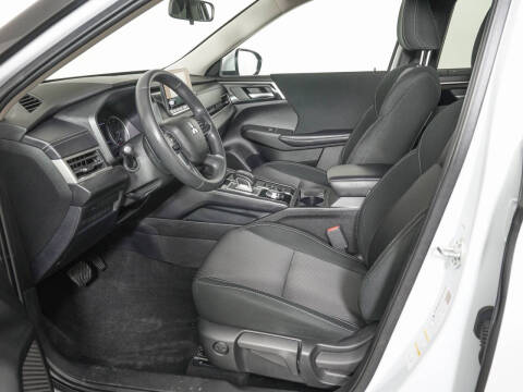 2023 Mitsubishi Outlander ES