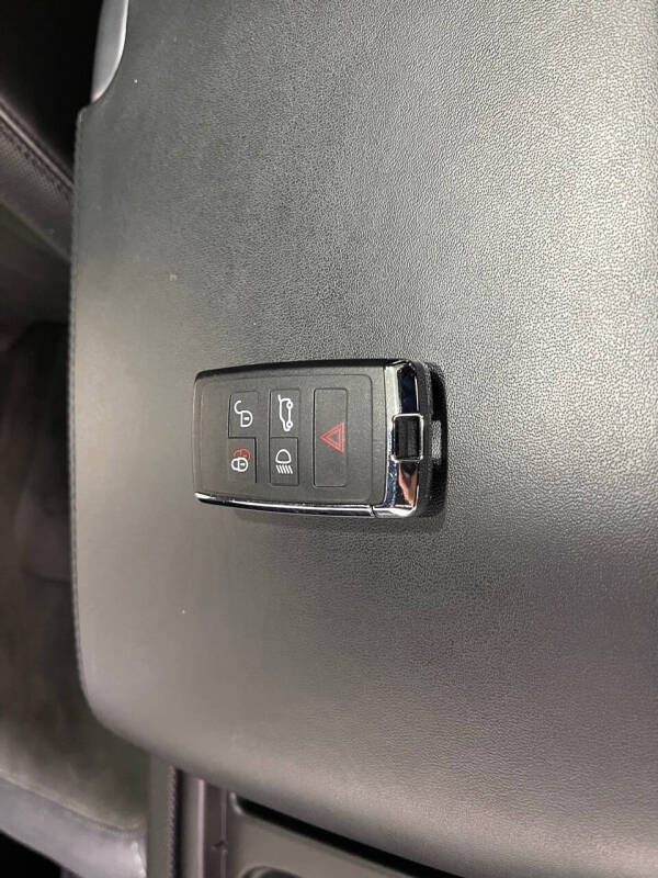 2022 Land Rover Defender 110 V8