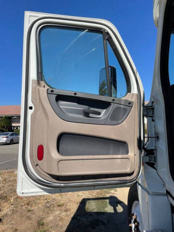 2014 Freightliner Cascadia