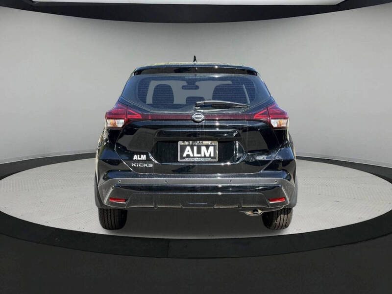 2025 Nissan Kicks Play S