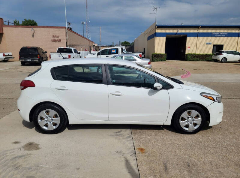 2017 Kia Forte5 LX