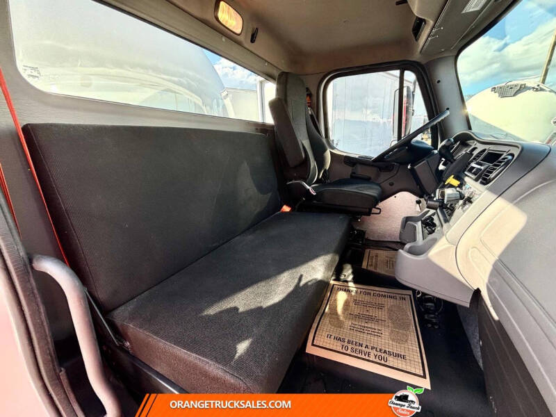 2023 Freightliner M2 106