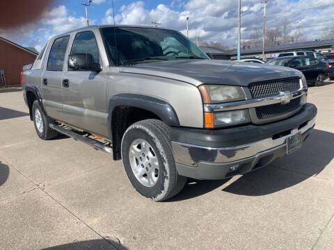 2003 Chevrolet Avalanche for sale at MarketSmart Autos in Ottumwa IA