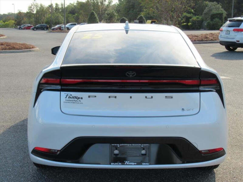 2025 Toyota Prius XLE