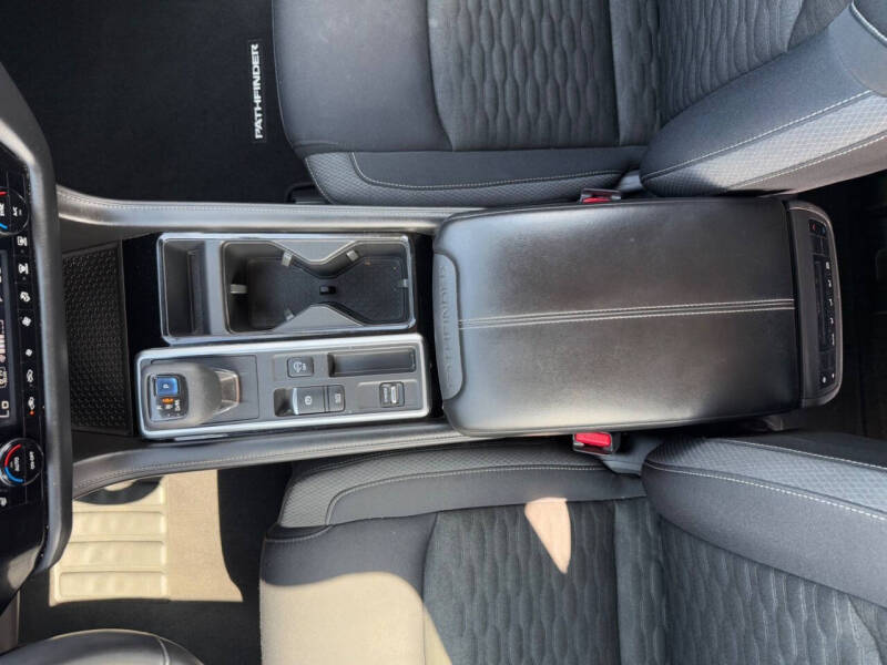 2022 Nissan Pathfinder SV