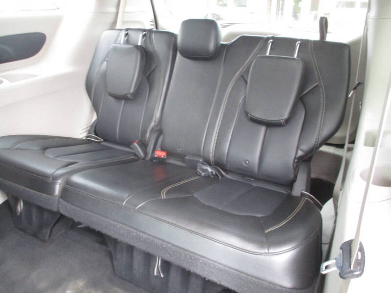 2020 Chrysler Voyager LXi