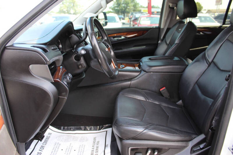 2016 Cadillac Escalade Luxury Collection