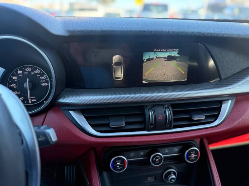 2018 Alfa Romeo Stelvio Sport