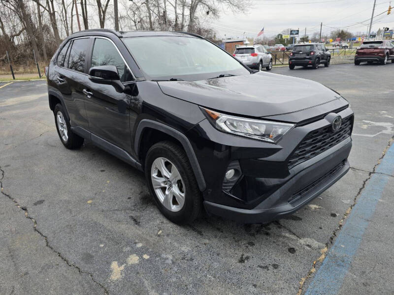 2019 Toyota RAV4 XLE photo 2