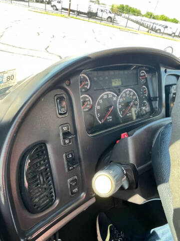 2013 Freightliner M2 106