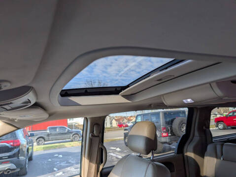 2015 Chrysler Town and Country Touring-L