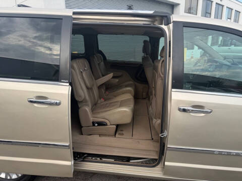 2013 Chrysler Town and Country Limited