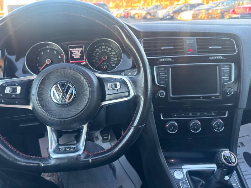 2017 Volkswagen Golf GTI SE