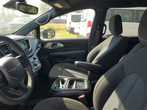 2024 Chrysler Pacifica Touring