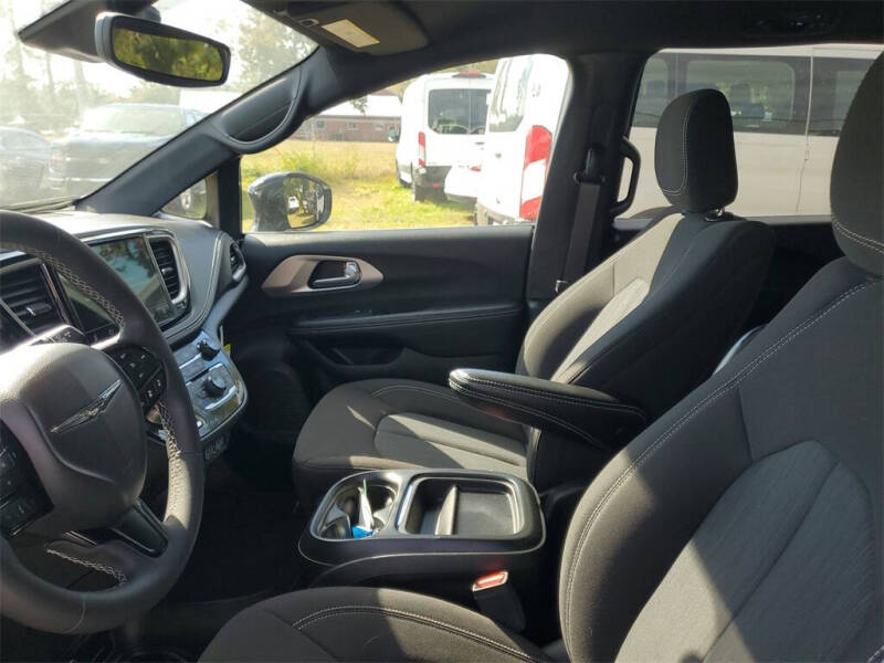 2024 Chrysler Pacifica Touring