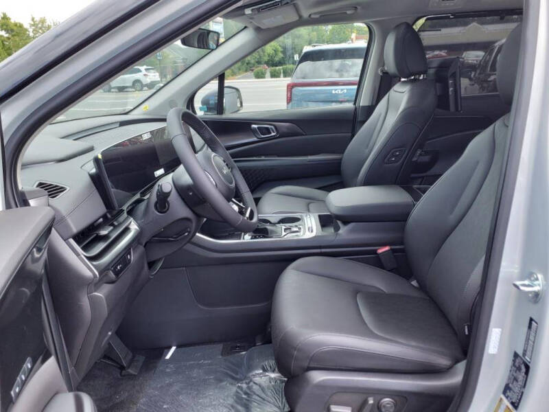 2025 Kia Carnival SX