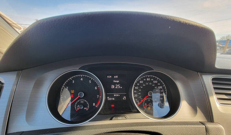 2015 Volkswagen Golf TSI Launch Edition