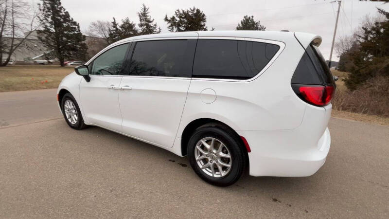 2024 Chrysler Voyager null photo 3