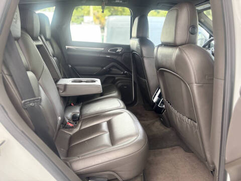 2017 Porsche Cayenne Platinum Edition