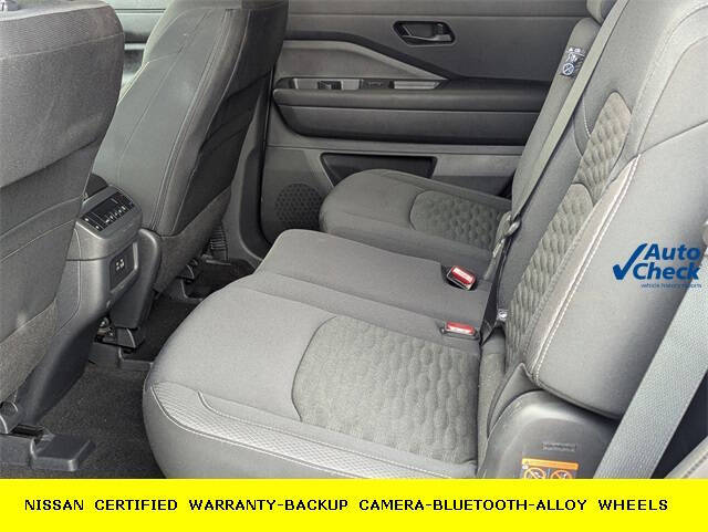 2025 Nissan Pathfinder SV