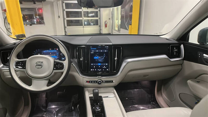 2023 Volvo XC60 B5 Core