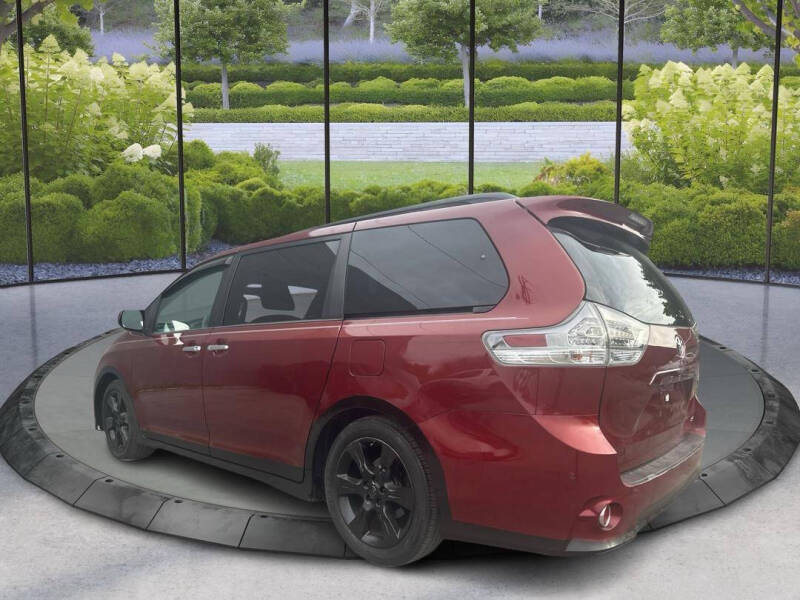 2014 Toyota Sienna SE photo 5