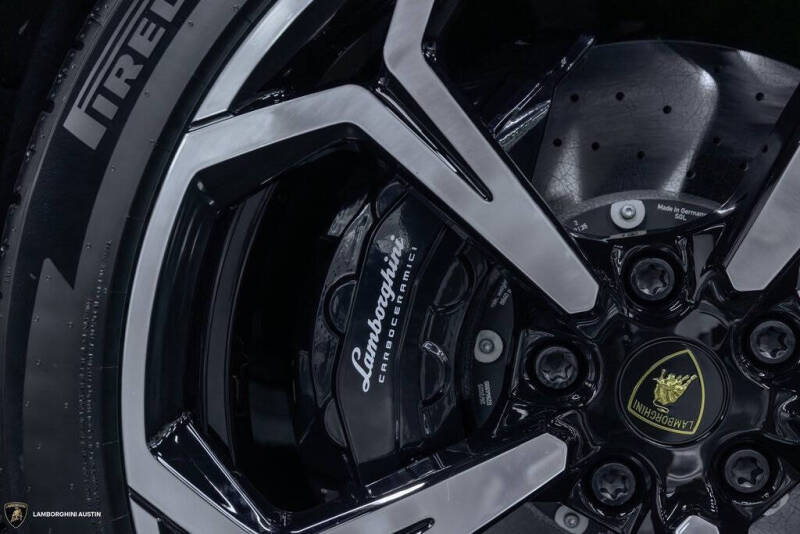 2025 Lamborghini Urus SE