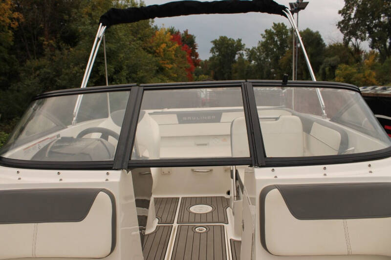 2018 Bayliner VR5 Bowrider