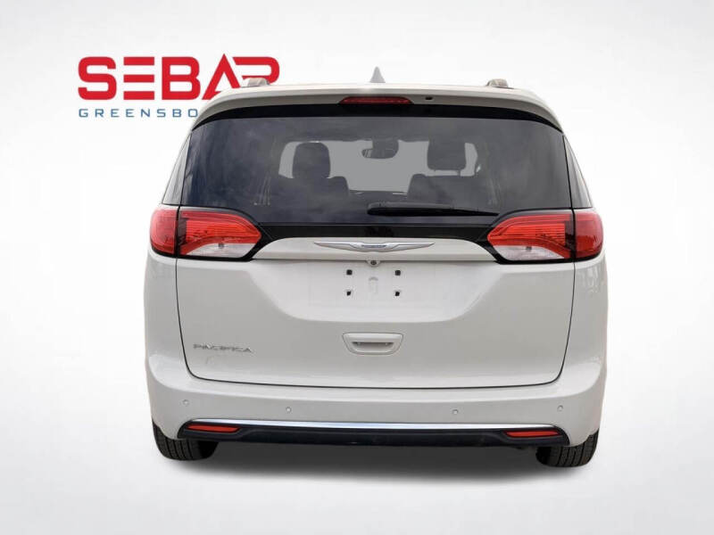 2017 Chrysler Pacifica Touring-L Plus