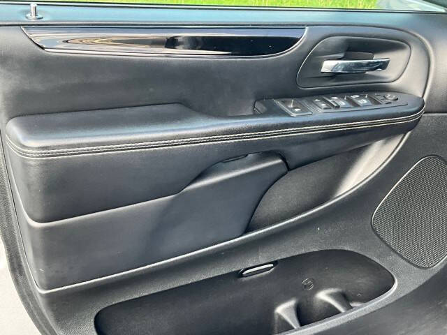 2016 Dodge Grand Caravan SXT Plus