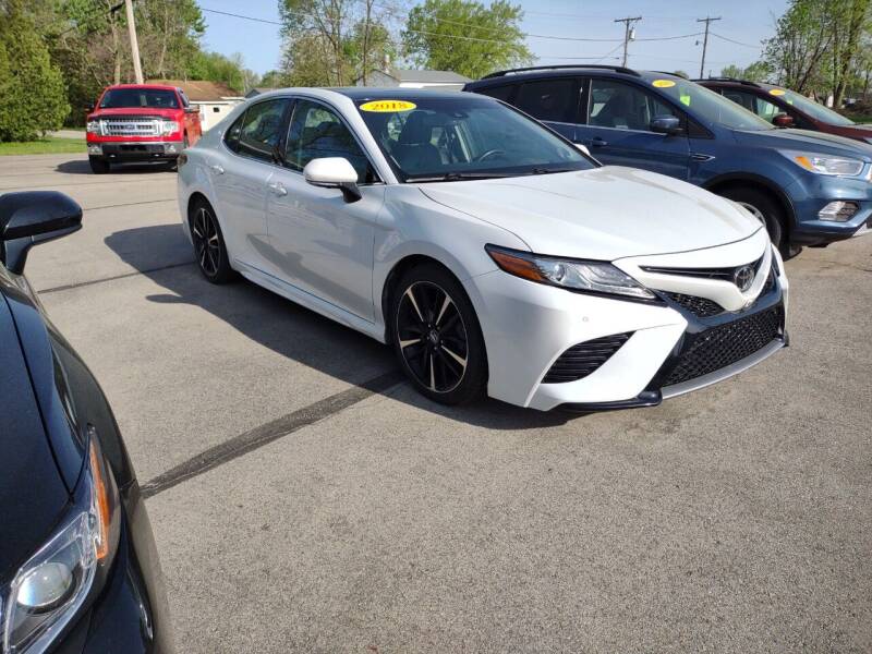 2018 Toyota Camry for sale at Dave's Car Corner in Hartford City IN