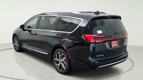 2027 Chrysler Pacifica Pinnacle