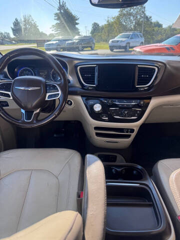 2017 Chrysler Pacifica Touring-L