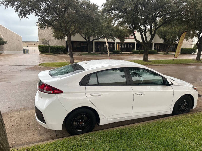 2017 Hyundai Ioniq Hybrid Blue
