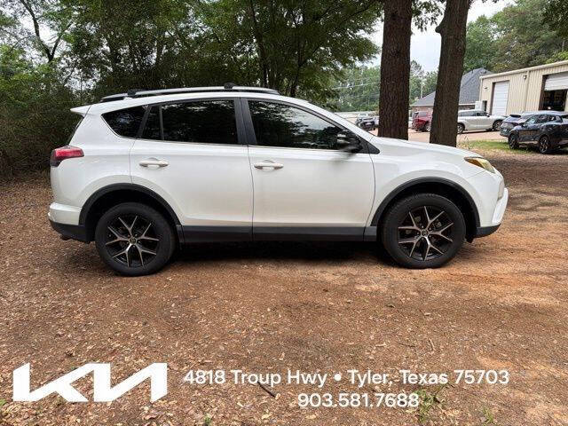 2017 Toyota RAV4 SE