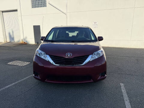 2013 Toyota Sienna LE 7-Passenger Auto Access Seat