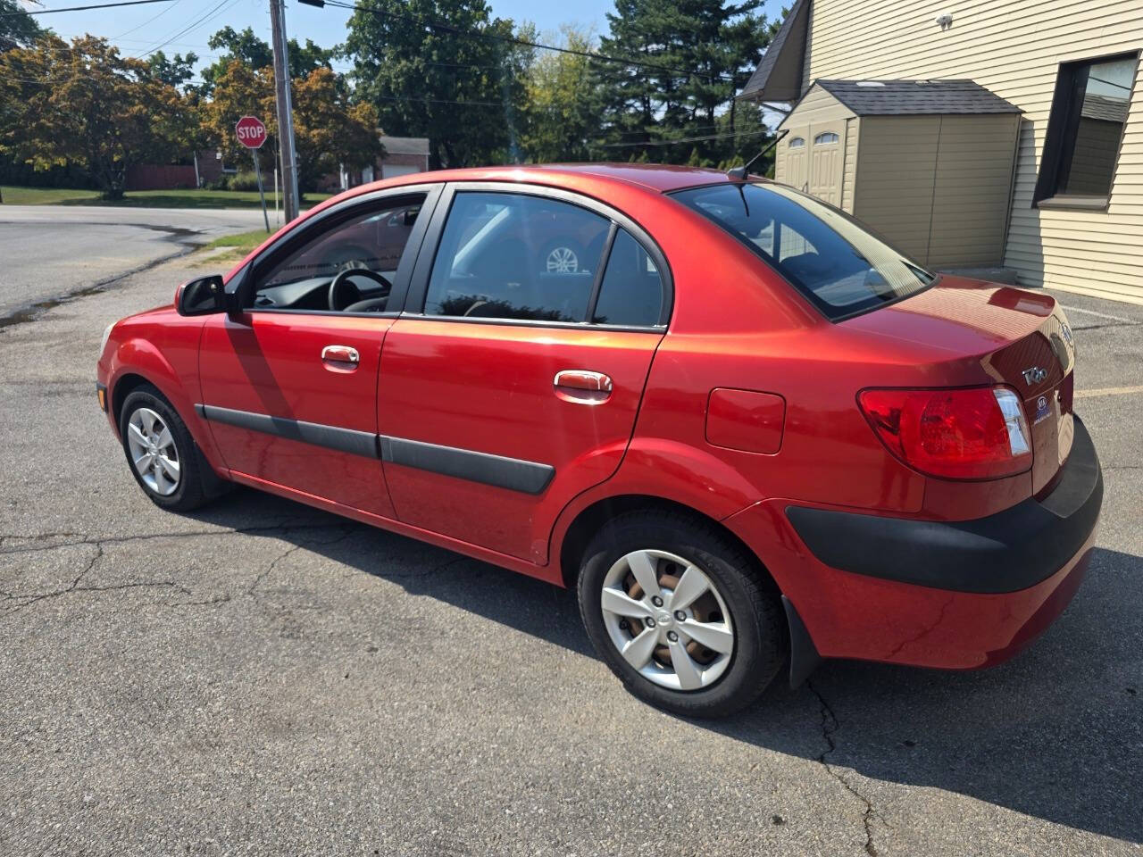 2008 Kia Rio for sale at QUEENSGATE AUTO SALES in York, PA