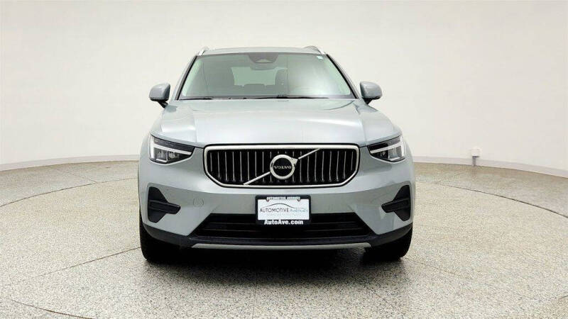 2025 Volvo XC40 B5 Core Bright Theme