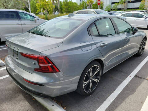 2024 Volvo S60 B5 Plus Dark Theme