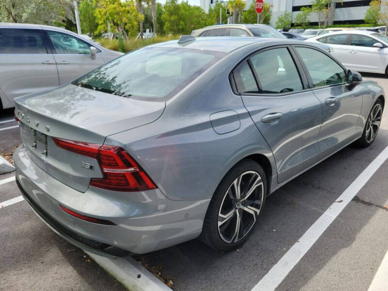 2024 Volvo S60 B5 Plus Dark Theme