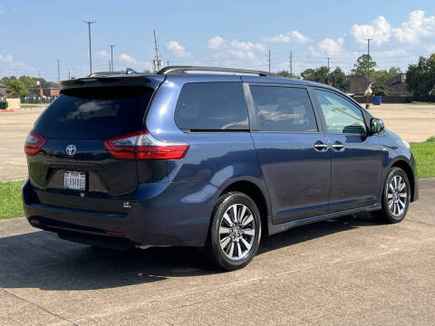 2020 Toyota Sienna LE 7-Passenger