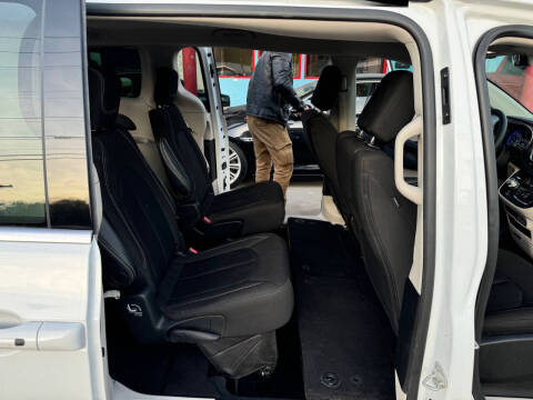 2022 Chrysler Voyager LX