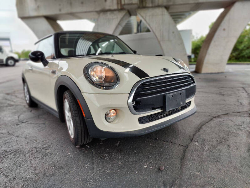 2019 MINI Hardtop 2 Door Base's photo