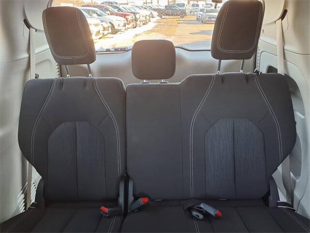 2024 Chrysler Voyager LX